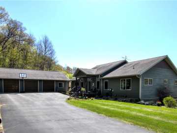 E8965 810th Avenue, Colfax