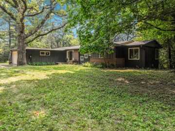 105 E Lowes Creek Road, Eau Claire