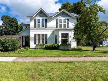 334 W Grand Avenue, Chippewa Falls
