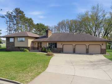 2932 Plum Tree N Circle, Menomonie