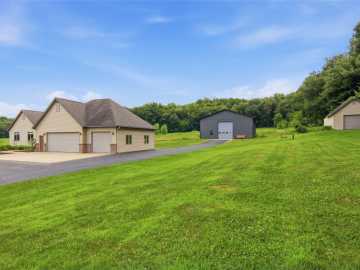 W860 Cedar Road, Eau Claire