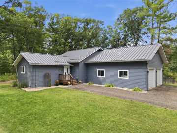 6040 Sandstone Road, Eau Claire
