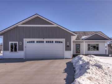 4947 Woodlands Drive, Eau Claire