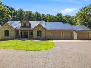 W245 Woodridge Drive, Eau Claire