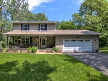 1820 Evergreen Terrace, Eau Claire