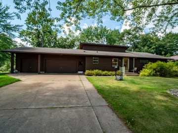 1121 River Heights Road, Menomonie
