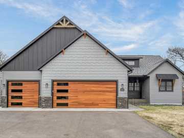 4642 S Oakwood Hills Parkway, Eau Claire