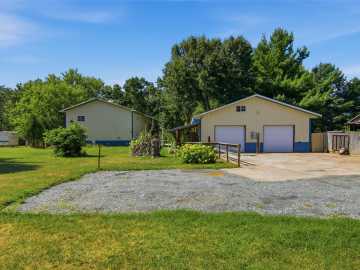 326 Camp Rd , Fairchild