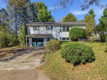 921 S Main Court, Bloomer