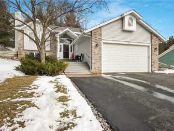 319 Hampton Court, Altoona