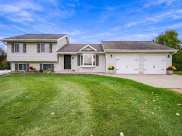 E6632 833rd Avenue, Colfax