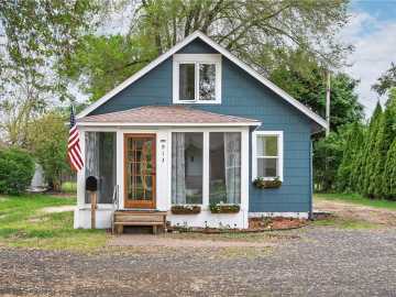 913 Cameron Trail, Eau Claire