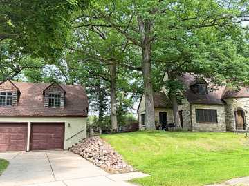 910 Oakwood Boulevard, Menomonie