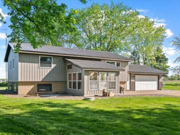 e7065 E County Road B , Colfax
