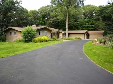 990 Blackoak Road, Eau Claire