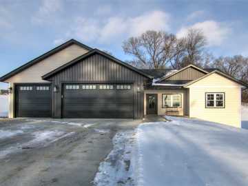 1934 Willow Creek Parkway, Chippewa Falls