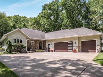 246 Oak Hollow Drive, Chippewa Falls