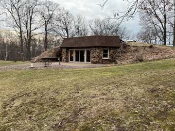 23040 County Hwy Q , New Auburn