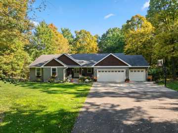 N2460 Oakdale Drive, Fall Creek