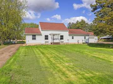 553 N County Road D , Elmwood