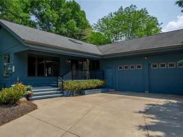 631 Grandview Court, Menomonie