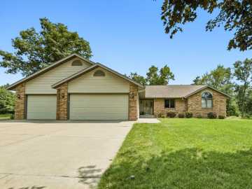 1407 Woodridge Drive, Chippewa Falls