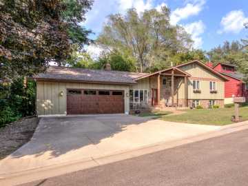 608 Manor Court, Altoona