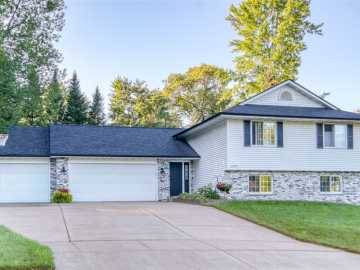 3309 S Pointe Court, Eau Claire