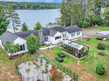 5565 North Shore Drive , Eau Claire